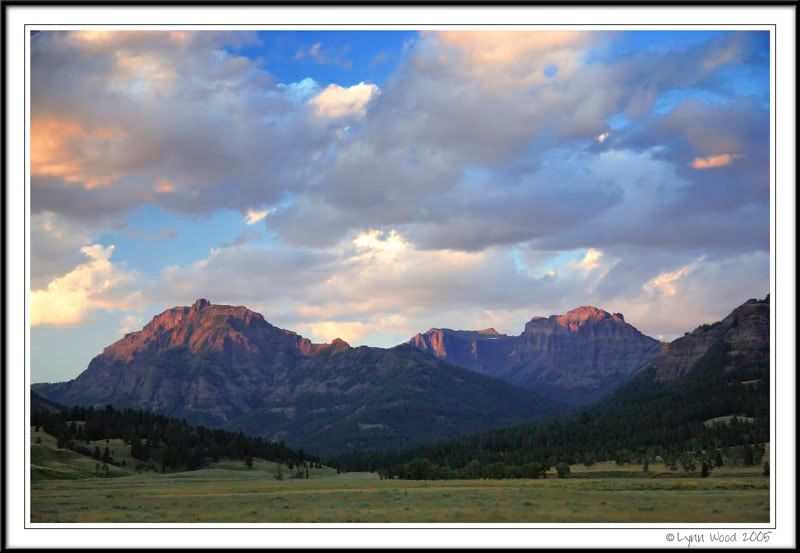 IMAGE: http://i117.photobucket.com/albums/o41/Lynn_Wood/Vacation%202005/LamarSunset.jpg