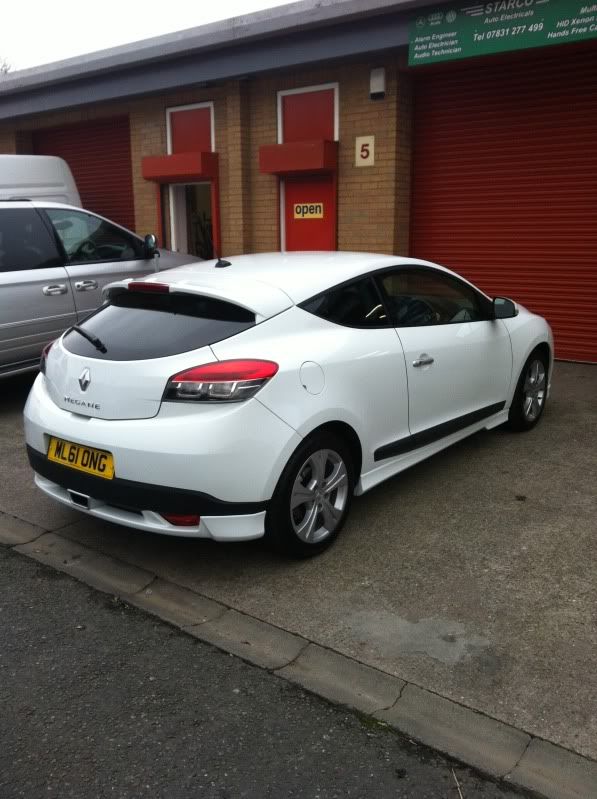 How Do I Open The Bonnet On A Renault Megane