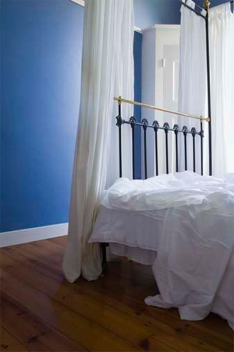 white sheets Pictures, Images and Photos