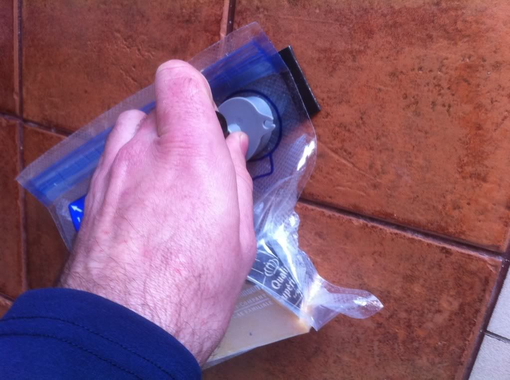 Using Ziplock brand vacuum bags with your foodsaver. Page 1