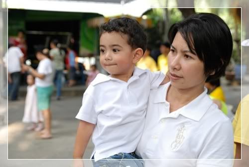 หายป่วยก็ดื้ออีกครับ รูปแม่ลูก