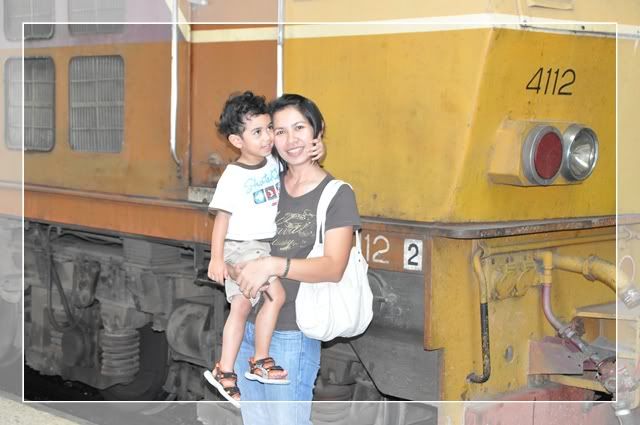 ปุณจะไปนั่งรถไฟเที่ยวที่หัวลำ พงครับ