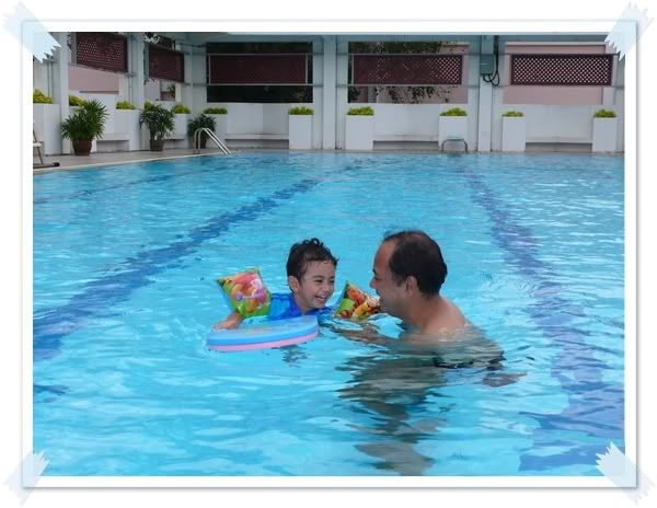 เล่นน้ำกับพ่อ กิจกรรมวันหยุดครับ