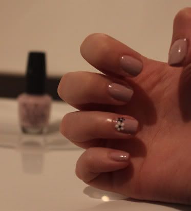 Subtle Accent Nail