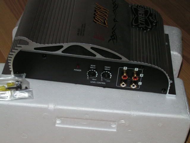 http://i117.photobucket.com/albums/o69/pcproa/amplifier/PICT0032.jpg