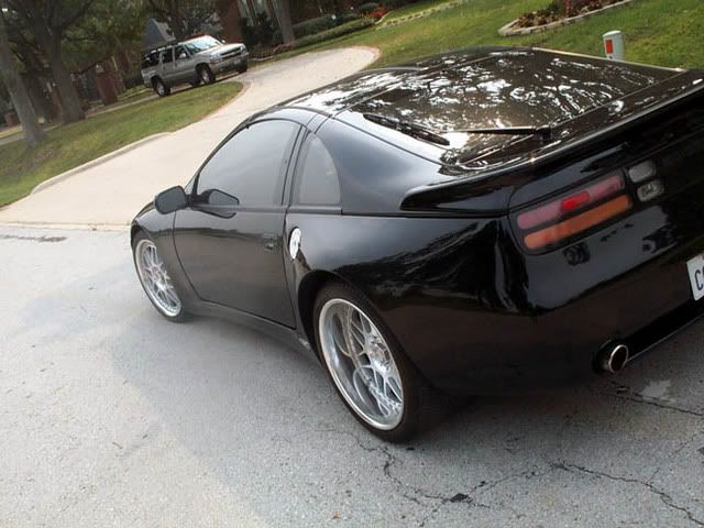 http://i117.photobucket.com/albums/o69/pcproa/taillight_pictures/Widebody20Z.jpg