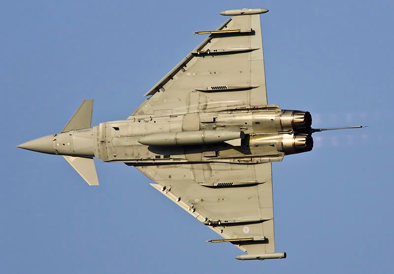 NE_Typhoon02b_DXB161109.jpg